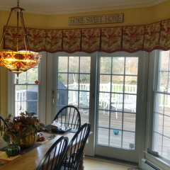 Shaped Box Pleated Valance with Contrast Lining