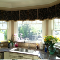 Shaped Box Pleated Valance with Contrast Lining